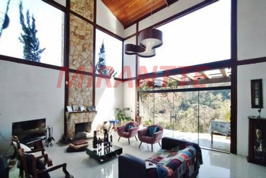 Sobrado de 340m² com 4 quartos em Serra da Cantareira