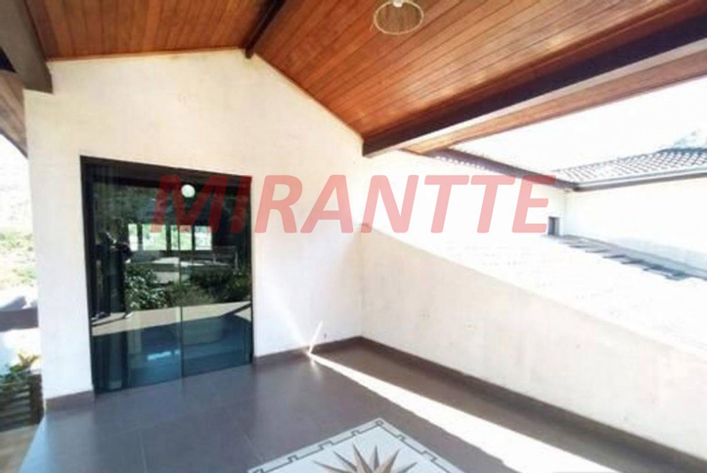 Sobrado de 340m² com 4 quartos em Serra da Cantareira