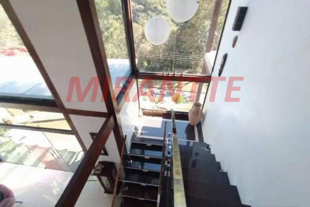 Sobrado de 340m² com 4 quartos em Serra da Cantareira