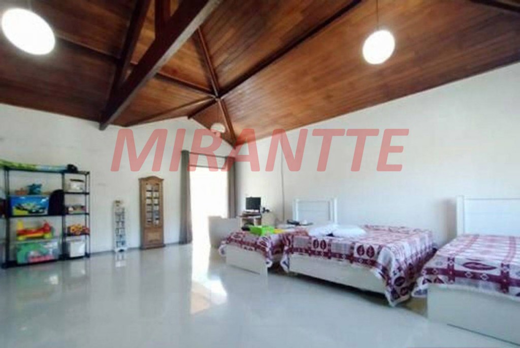 Sobrado de 340m² com 4 quartos em Serra da Cantareira