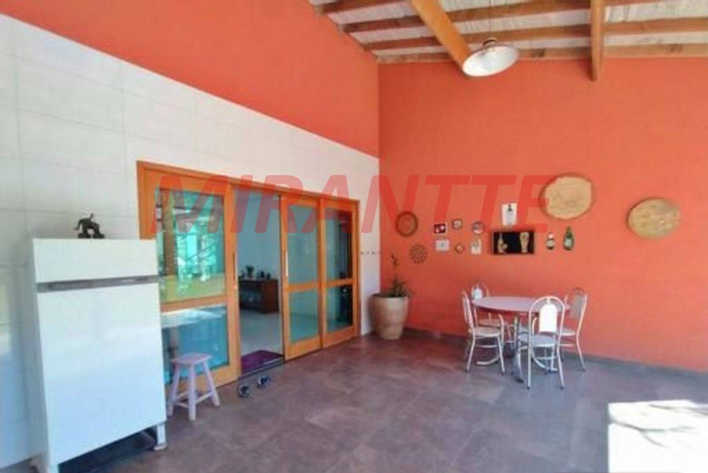 Sobrado de 340m² com 4 quartos em Serra da Cantareira