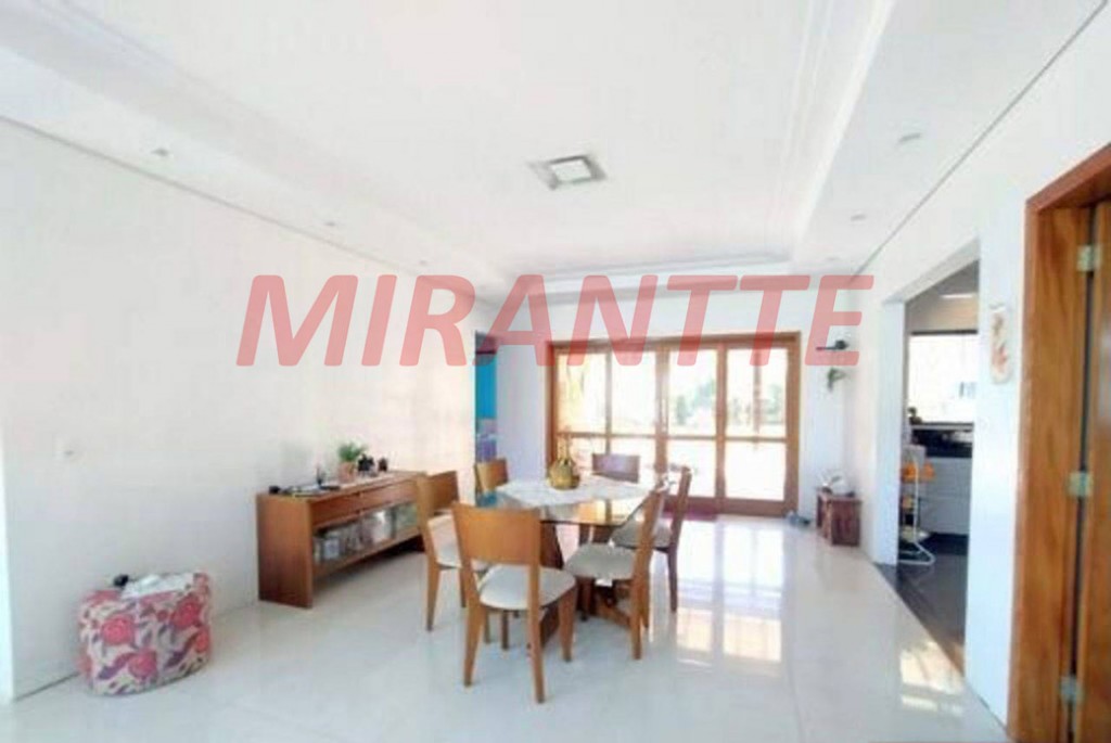 Sobrado de 340m² com 4 quartos em Serra da Cantareira
