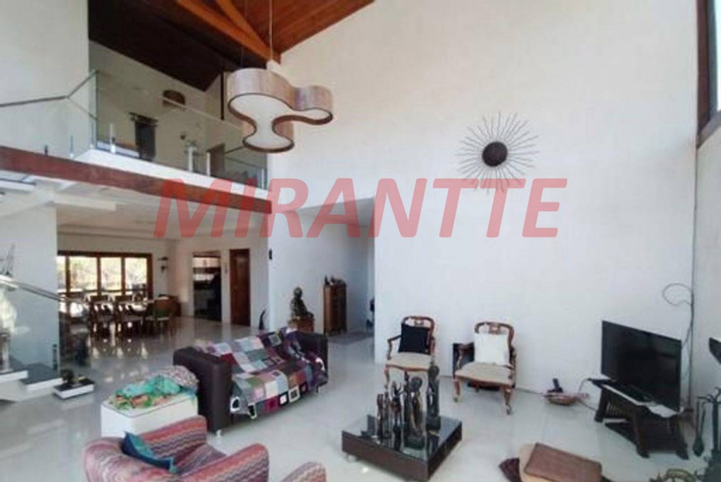 Sobrado de 340m² com 4 quartos em Serra da Cantareira