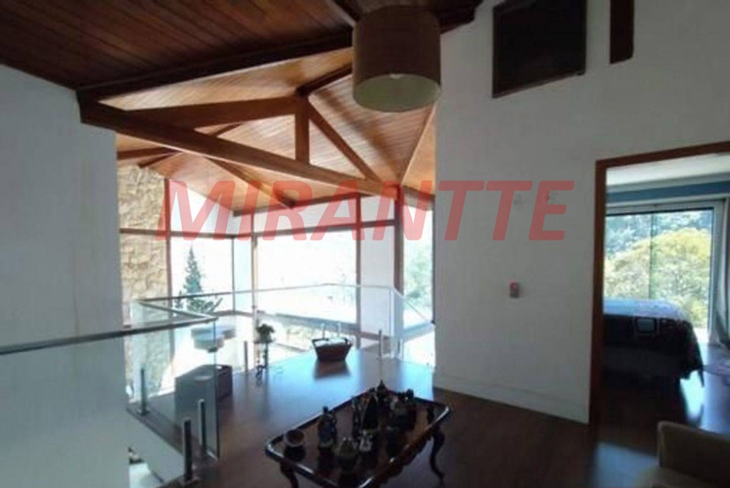 Sobrado de 340m² com 4 quartos em Serra da Cantareira