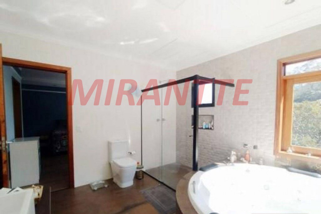 Sobrado de 340m² com 4 quartos em Serra da Cantareira