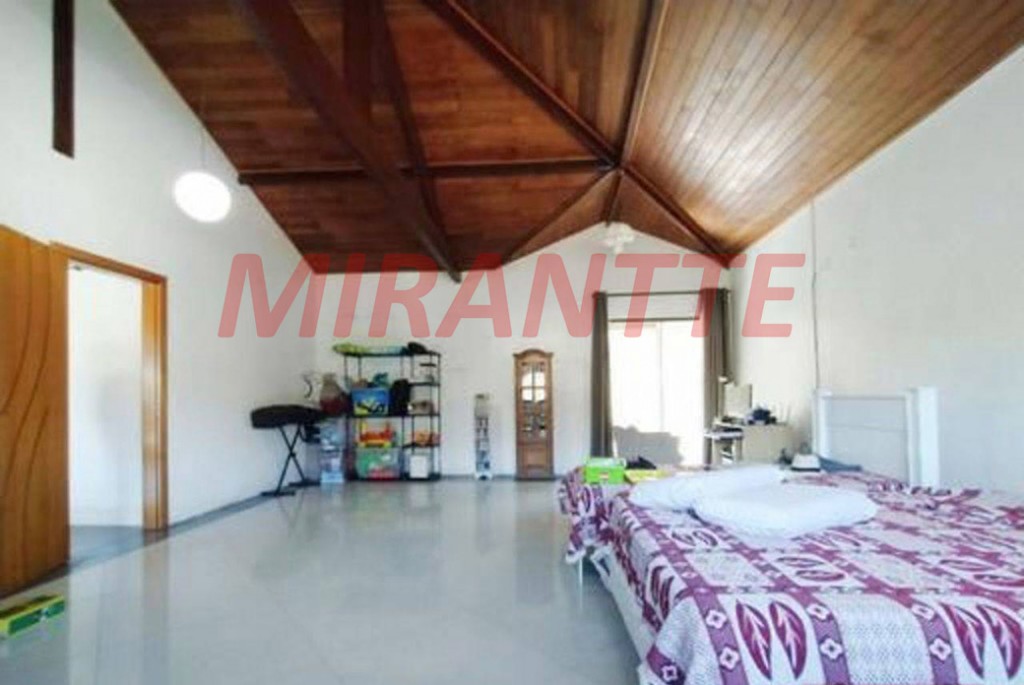 Sobrado de 340m² com 4 quartos em Serra da Cantareira