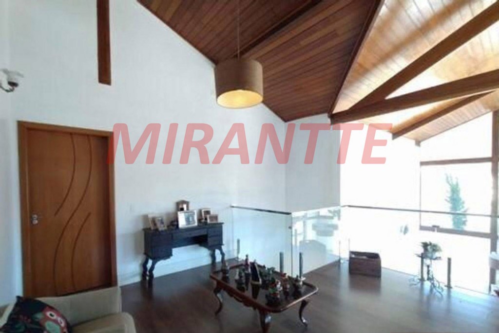 Sobrado de 340m² com 4 quartos em Serra da Cantareira