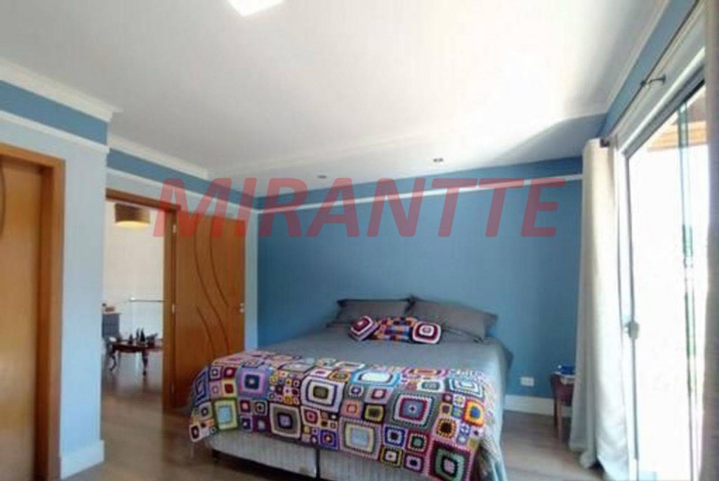 Sobrado de 340m² com 4 quartos em Serra da Cantareira