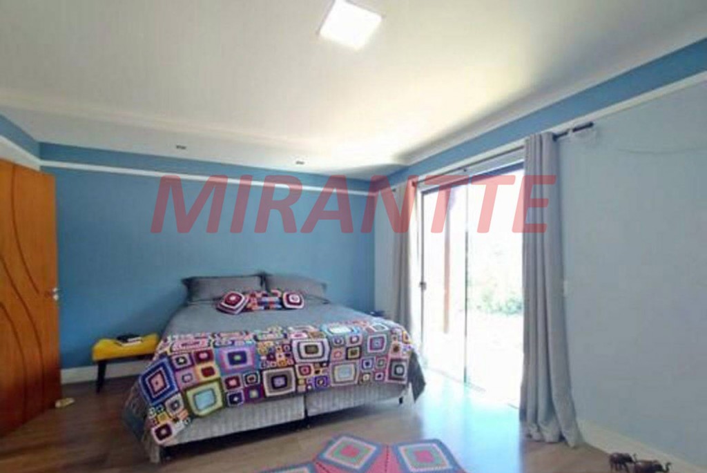 Sobrado de 340m² com 4 quartos em Serra da Cantareira
