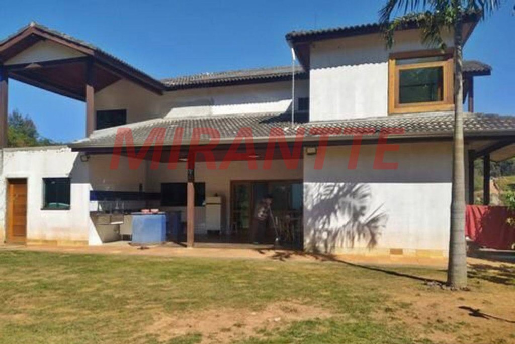 Sobrado de 340m² com 4 quartos em Serra da Cantareira