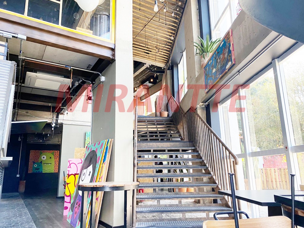Comercial de 290m² em Santana
