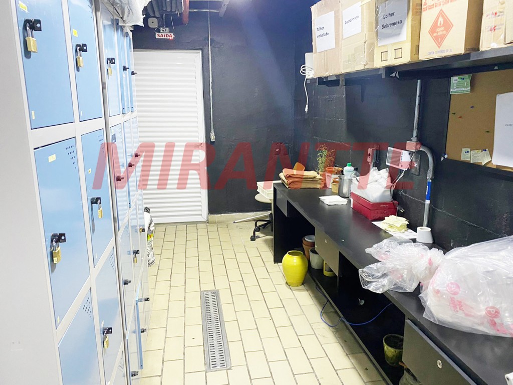 Comercial de 290m² em Santana