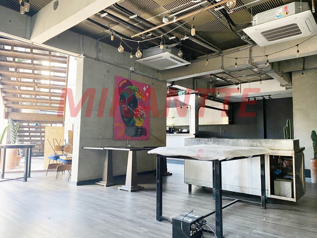 Comercial de 290m² em Santana