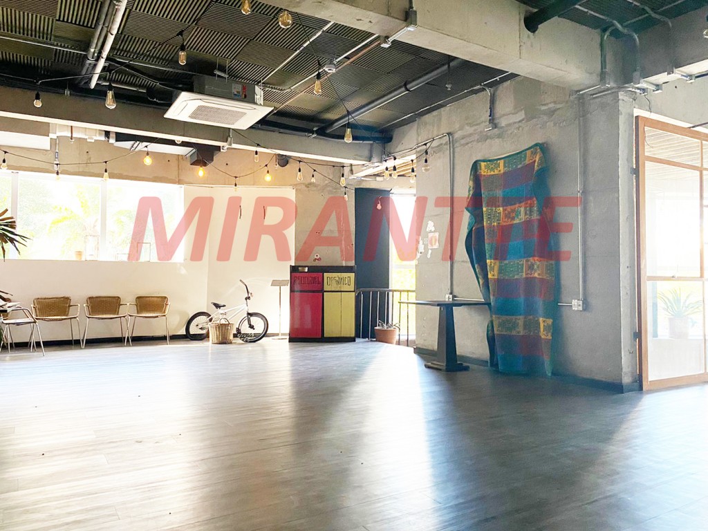 Comercial de 290m² em Santana