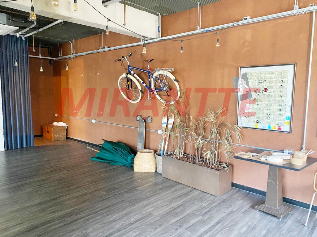 Comercial de 290m² em Santana