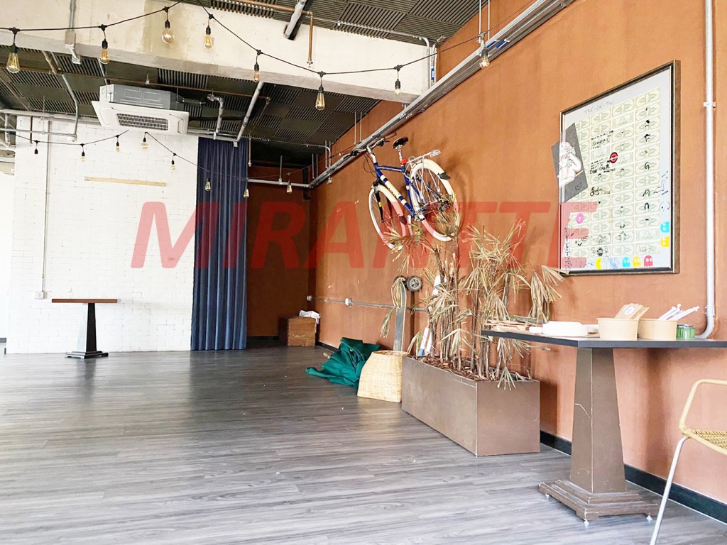 Comercial de 290m² em Santana