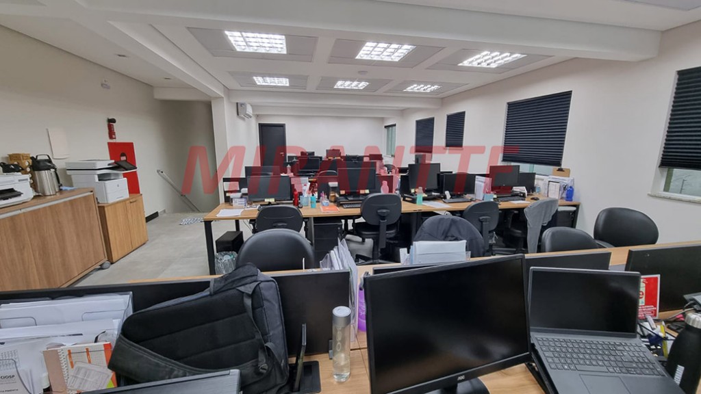 Comercial de 1094m² em Imirim