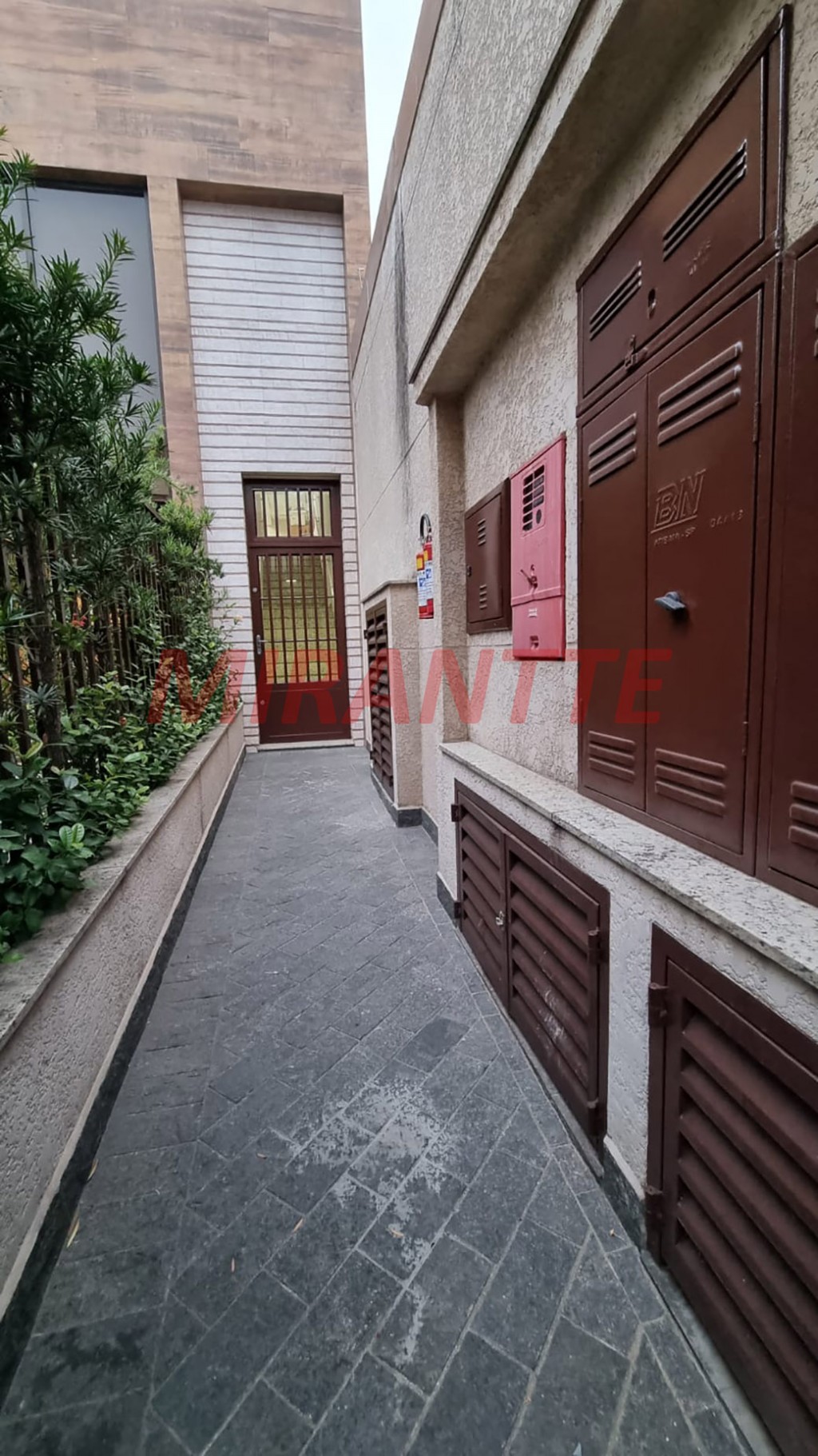 Comercial de 1094m² em Imirim