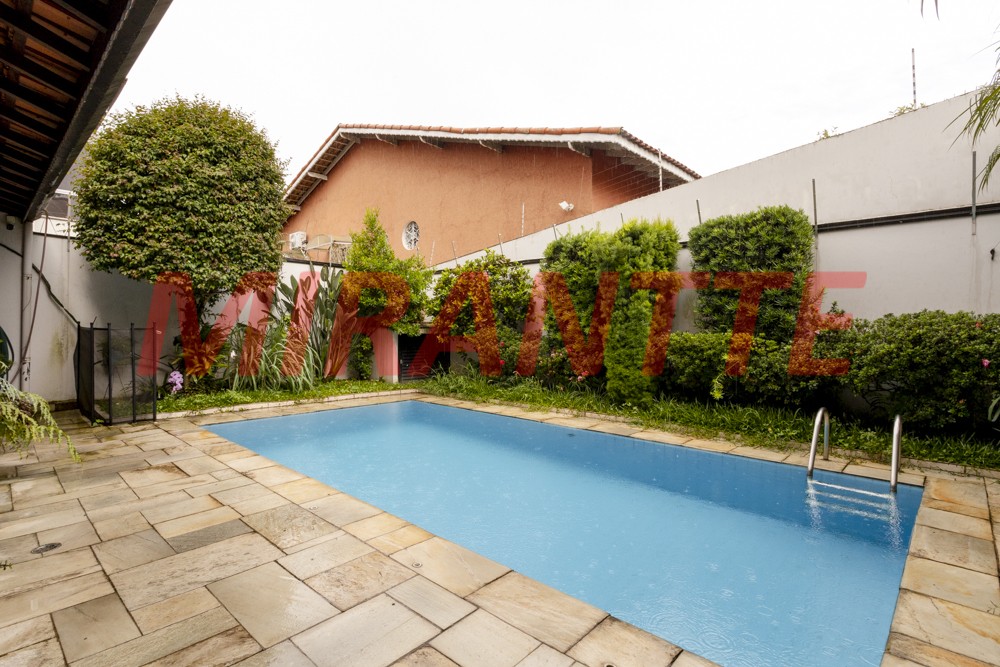 Sobrado de 470m² com 5 quartos em Barro Branco