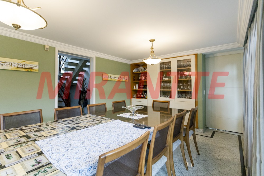 Sobrado de 470m² com 5 quartos em Barro Branco