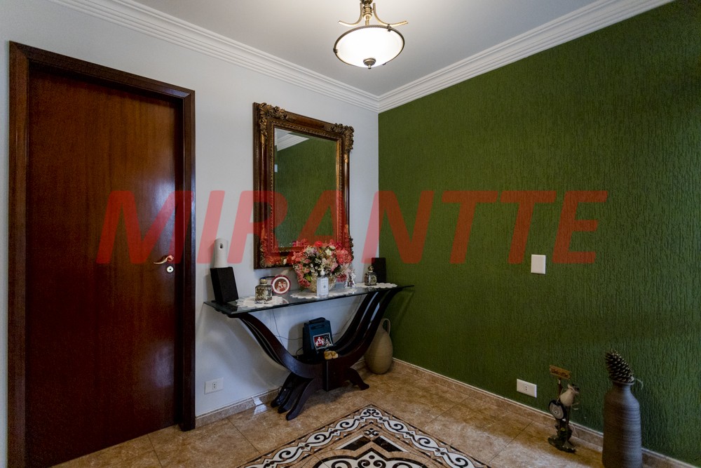 Sobrado de 470m² com 5 quartos em Barro Branco
