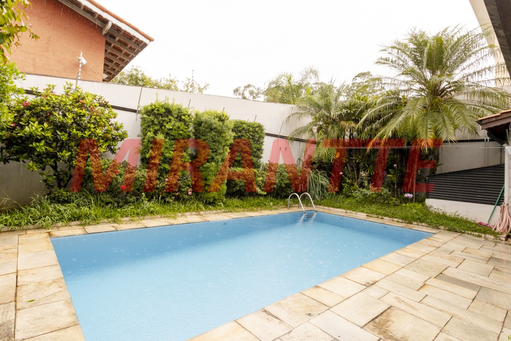 Sobrado de 470m² com 5 quartos em Barro Branco