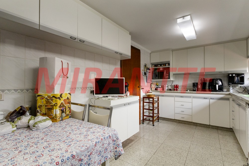 Sobrado de 470m² com 5 quartos em Barro Branco