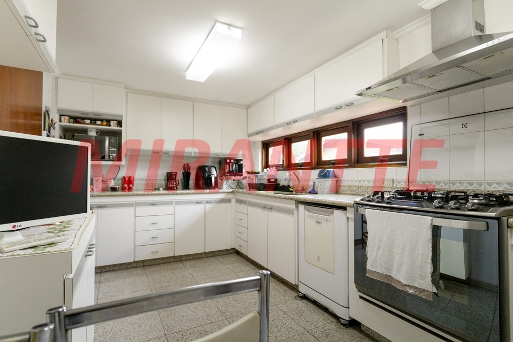 Sobrado de 470m² com 5 quartos em Barro Branco
