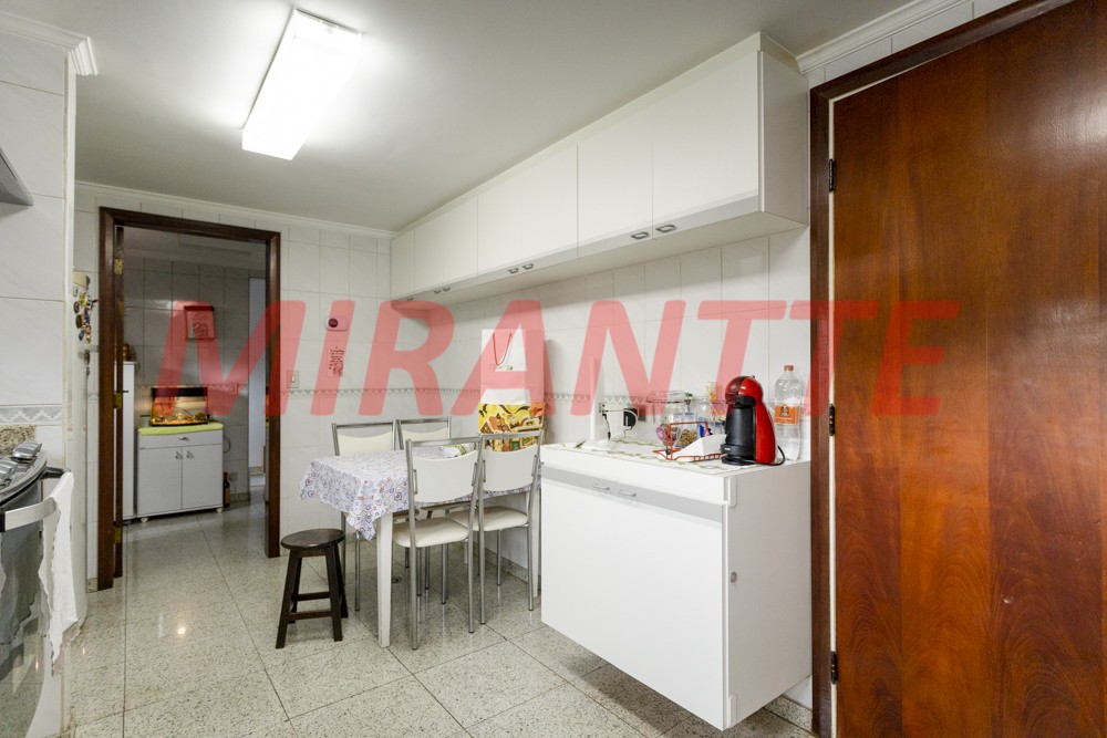 Sobrado de 470m² com 5 quartos em Barro Branco
