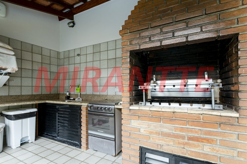Sobrado de 470m² com 5 quartos em Barro Branco