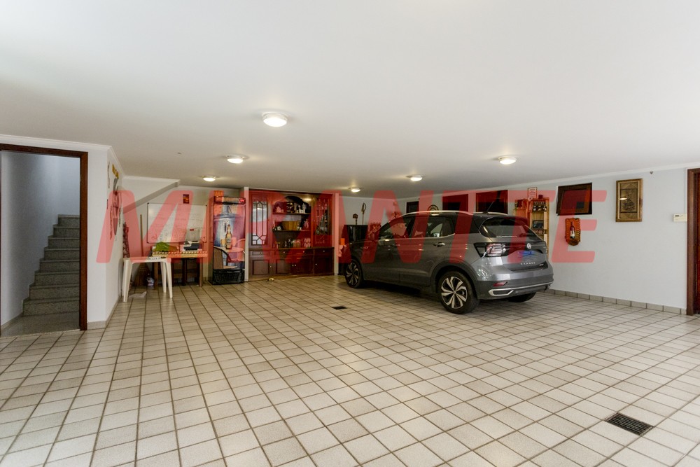 Sobrado de 470m² com 5 quartos em Barro Branco