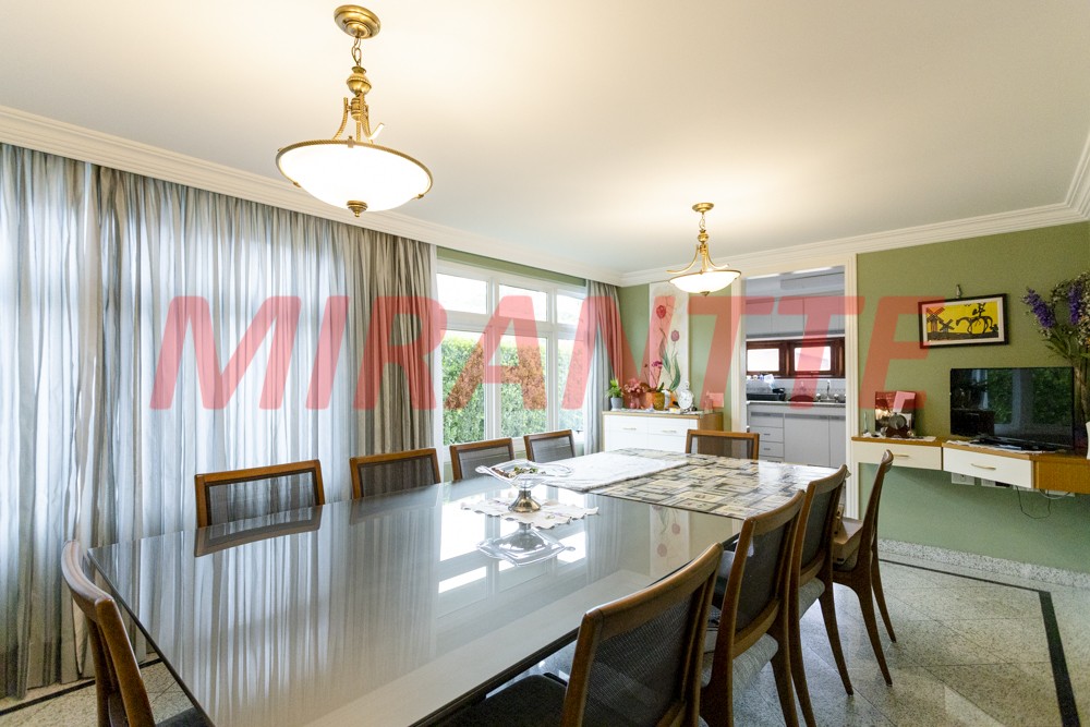 Sobrado de 470m² com 5 quartos em Barro Branco
