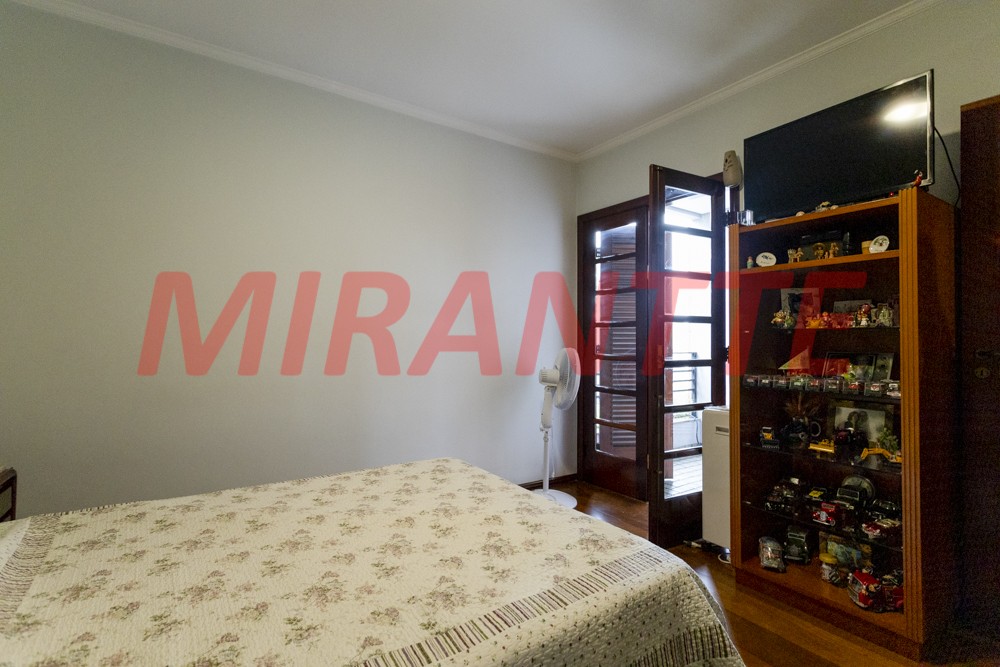 Sobrado de 470m² com 5 quartos em Barro Branco