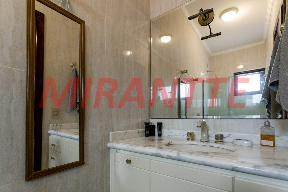 Sobrado de 470m² com 5 quartos em Barro Branco