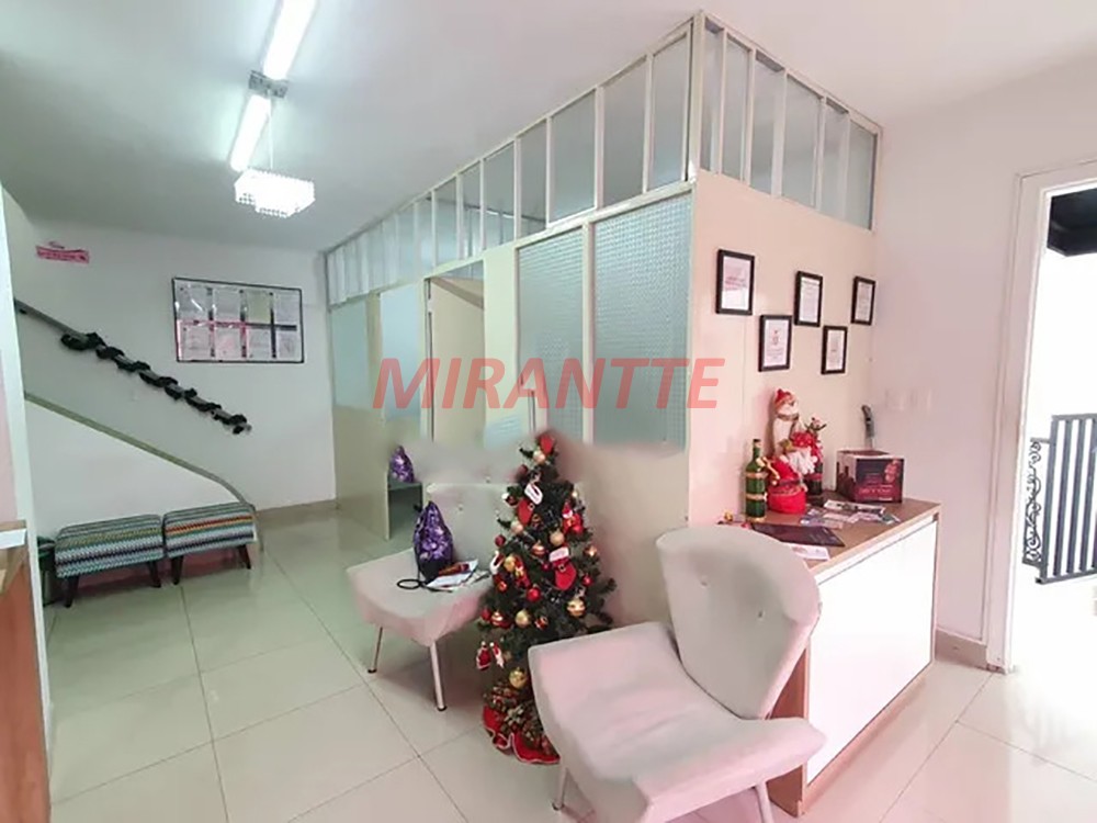 Sobrado de 350m² com 3 quartos em Água Fria