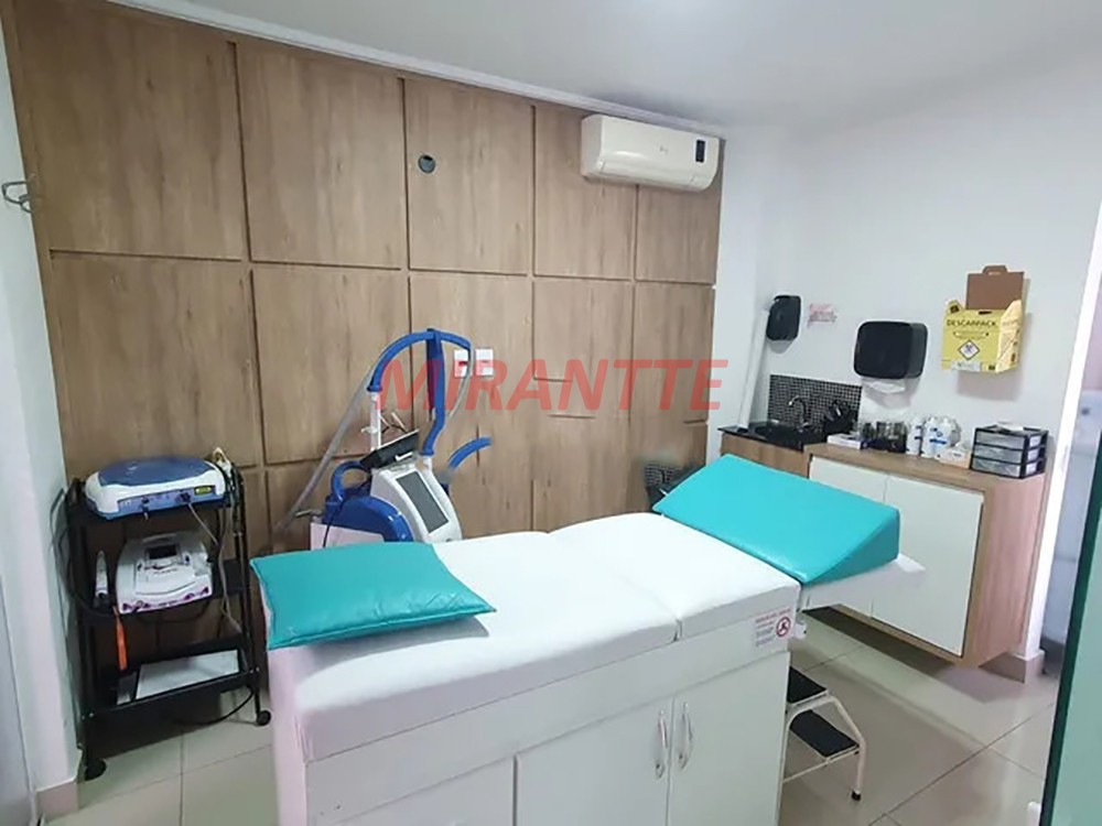 Sobrado de 350m² com 3 quartos em Água Fria