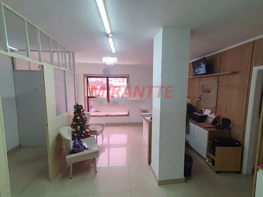 Sobrado de 350m² com 3 quartos em Água Fria