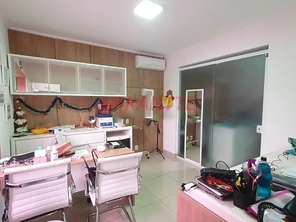 Sobrado de 350m² com 3 quartos em Água Fria