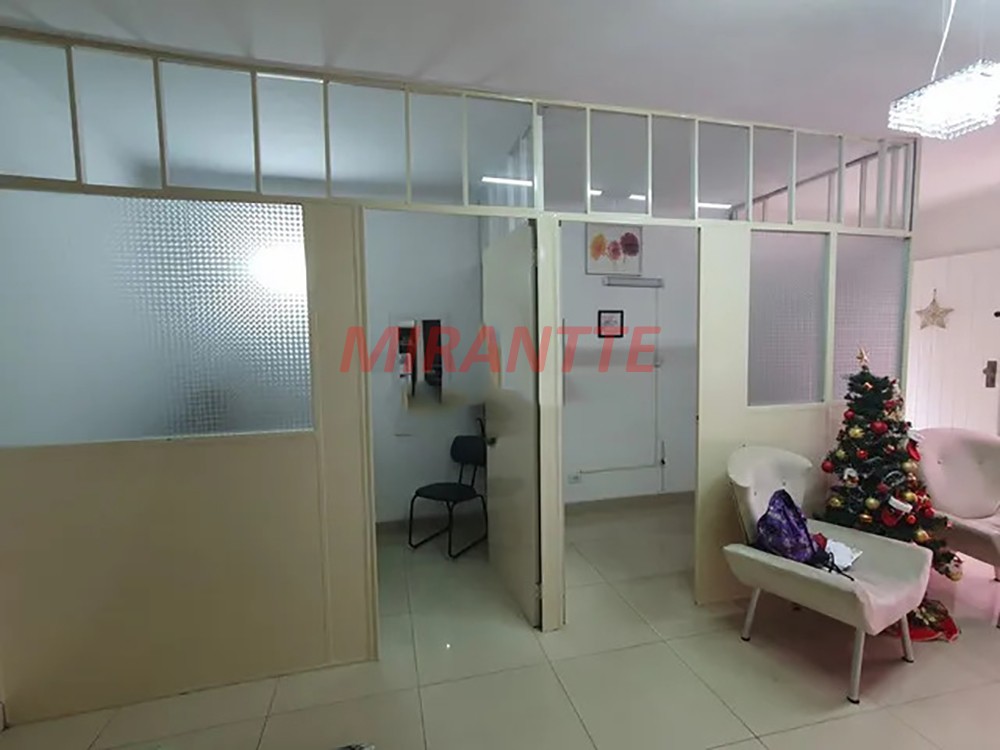 Sobrado de 350m² com 3 quartos em Água Fria