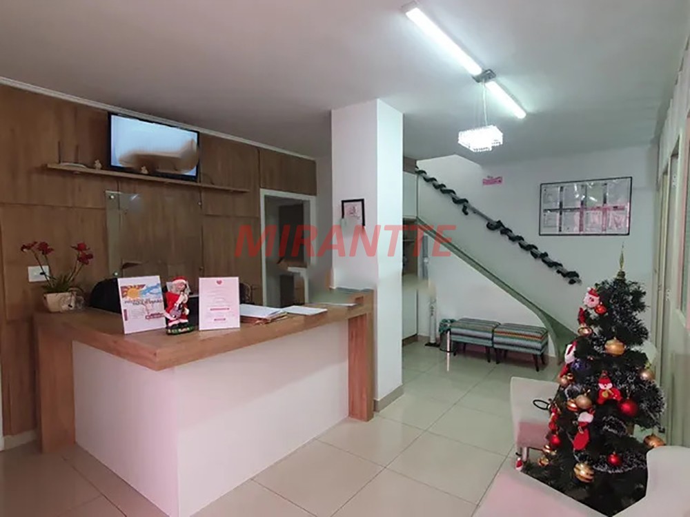 Sobrado de 350m² com 3 quartos em Água Fria