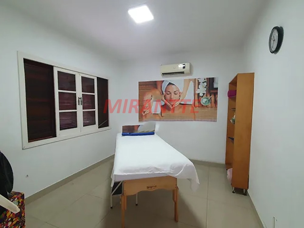 Sobrado de 350m² com 3 quartos em Água Fria