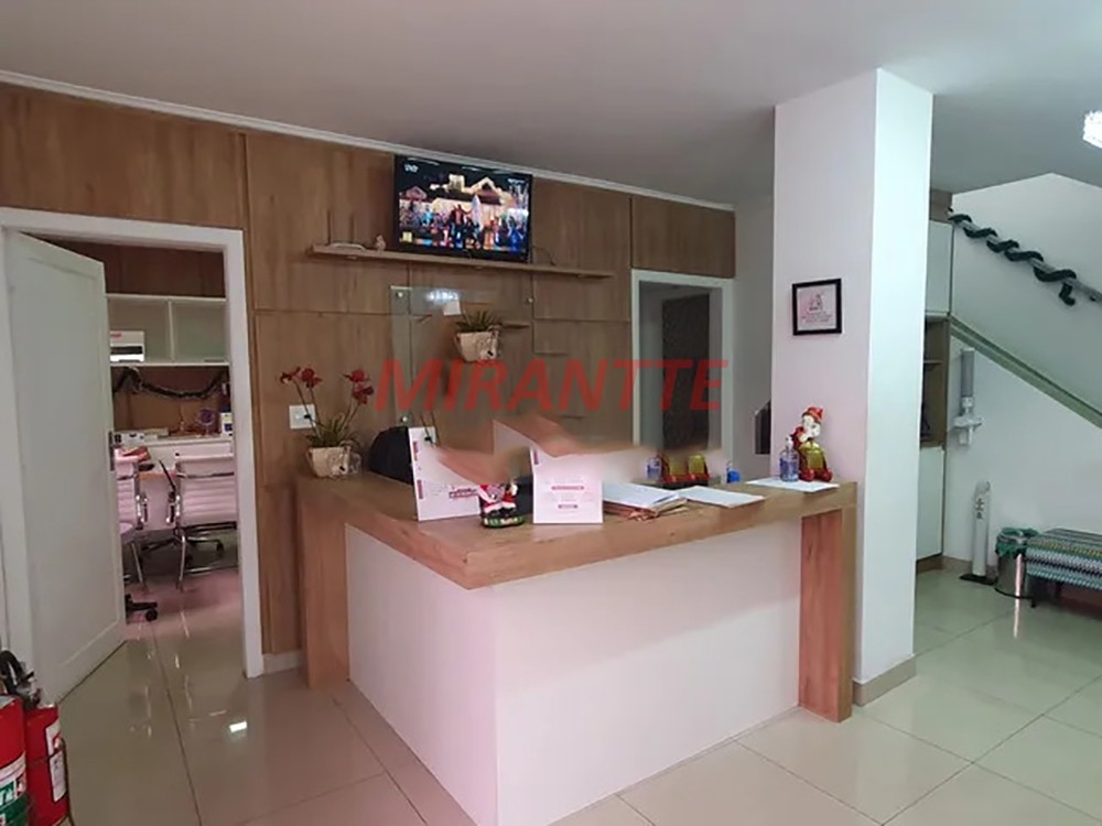 Sobrado de 350m² com 3 quartos em Água Fria
