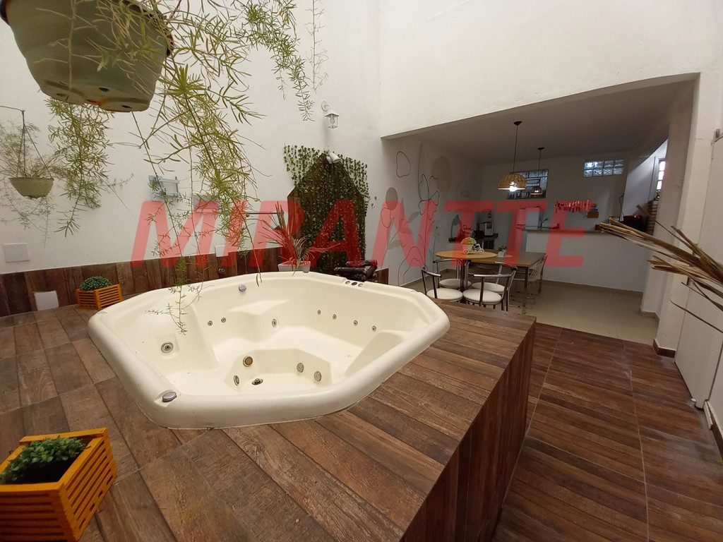 Sobrado de 178m² com 4 quartos em Imirim