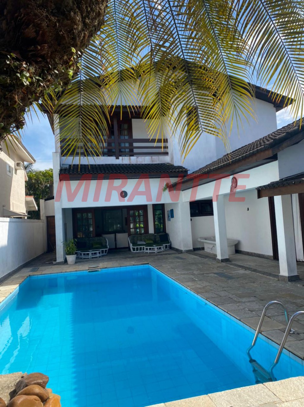 Sobrado de 525m² com 3 quartos em Acapulco