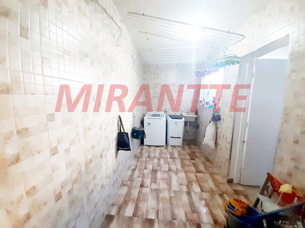 Sobrado de 240m² com 4 quartos em Jardim Peri