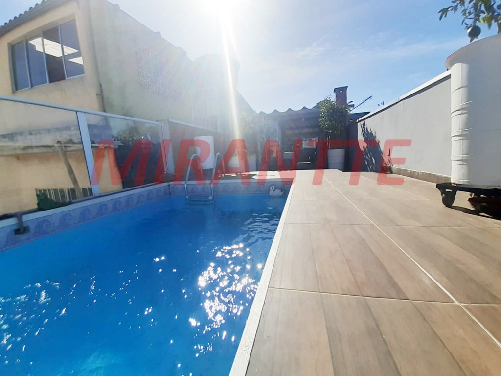 Sobrado de 240m² com 4 quartos em Jardim Peri