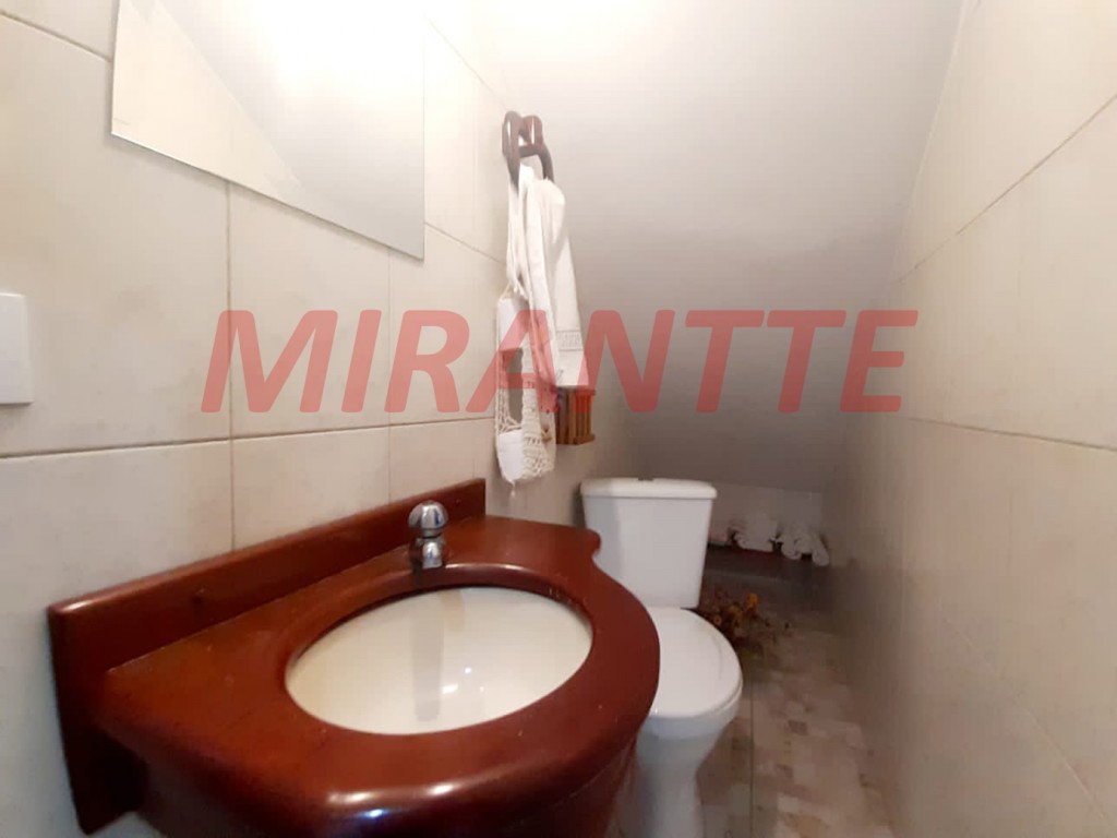 Sobrado de 240m² com 4 quartos em Jardim Peri