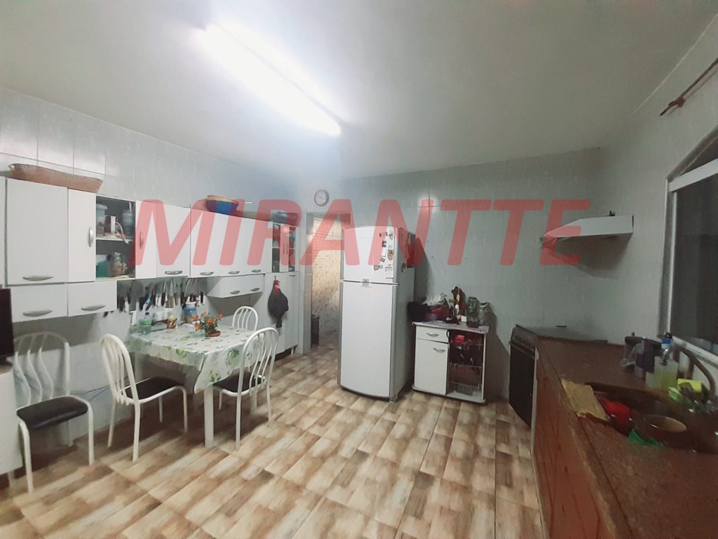 Sobrado de 240m² com 4 quartos em Jardim Peri