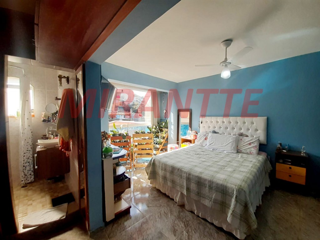 Sobrado de 240m² com 4 quartos em Jardim Peri