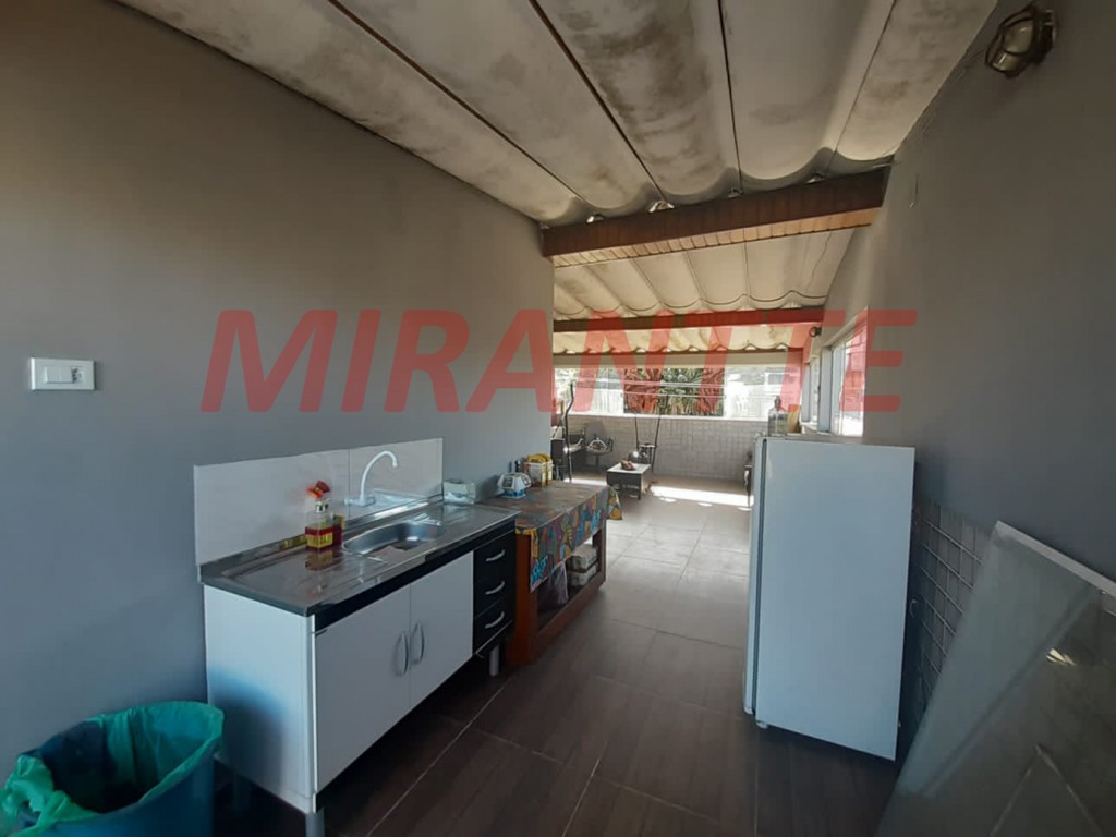 Sobrado de 240m² com 4 quartos em Jardim Peri
